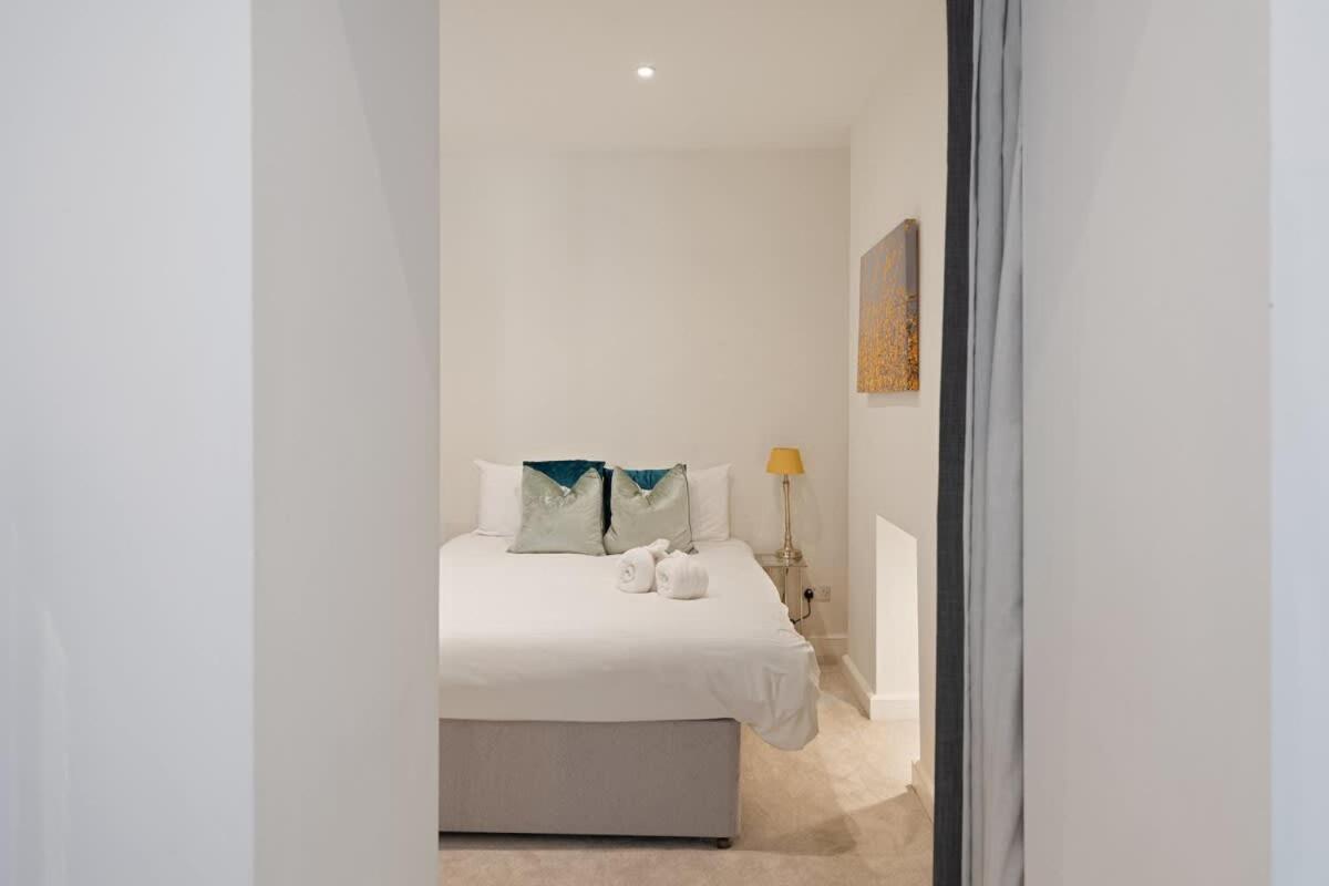 Apartment Large Luxury Centre Flat With Balcony Bristol