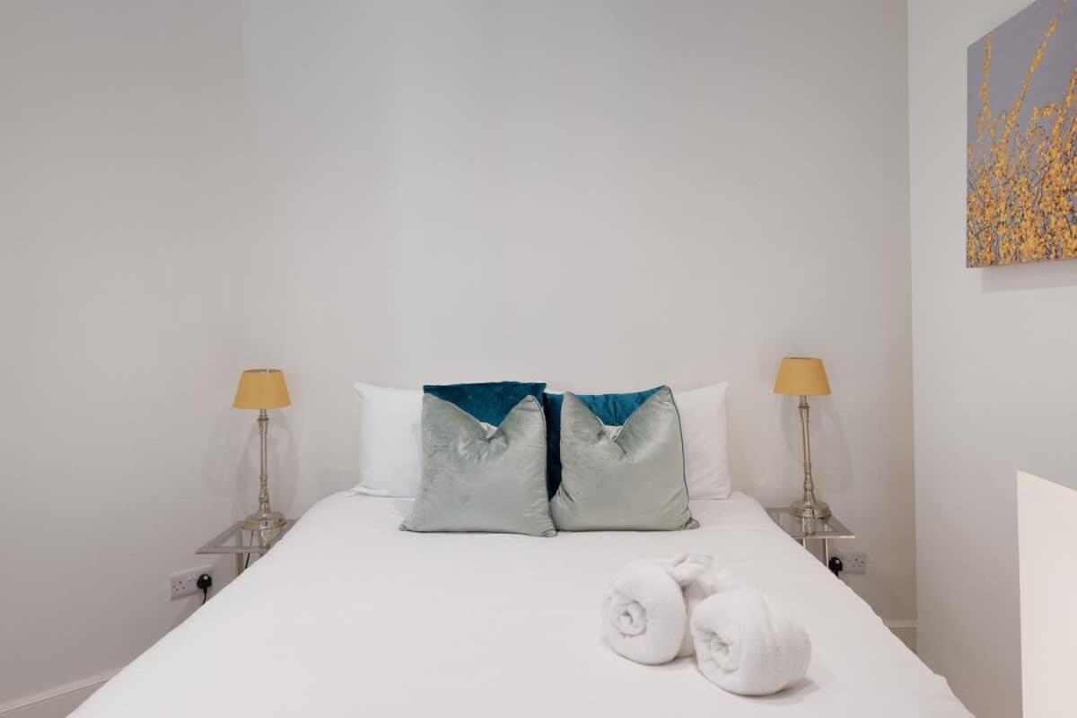 Large Luxury Centre Flat With Balcony Bristol