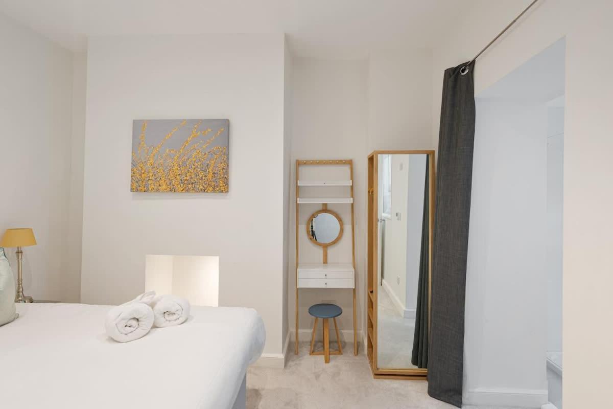 Large Luxury Centre Flat With Balcony