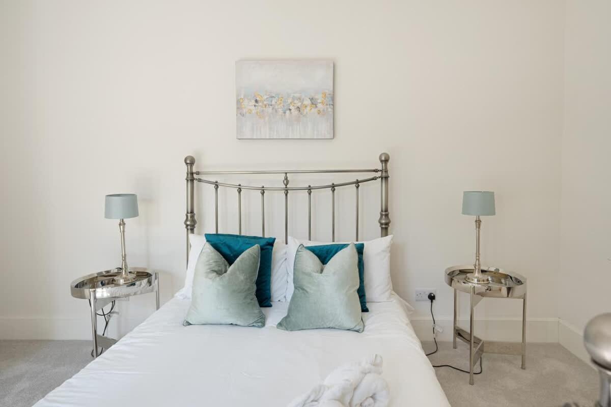 Apartment Large Luxury Centre Flat With Balcony