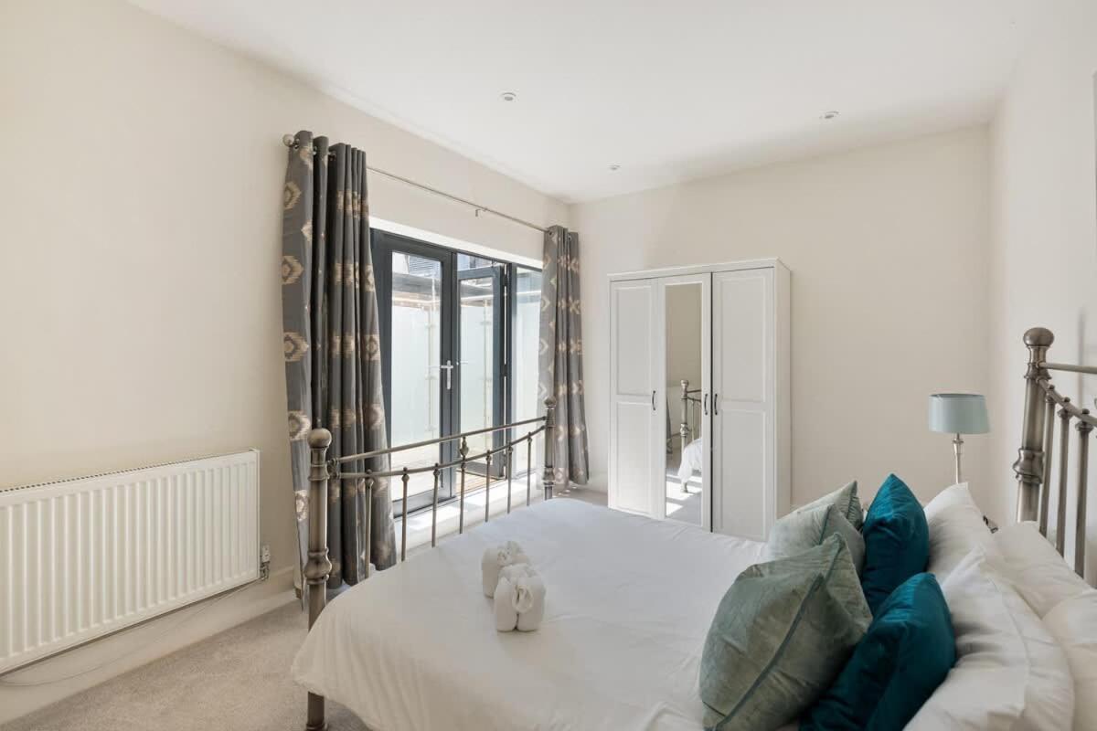 Large Luxury Centre Flat With Balcony Apartment *