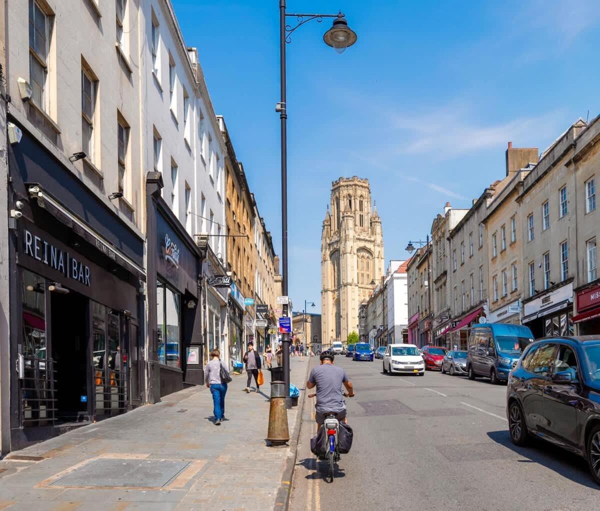 Apartment Large Luxury Centre Flat With Balcony Bristol