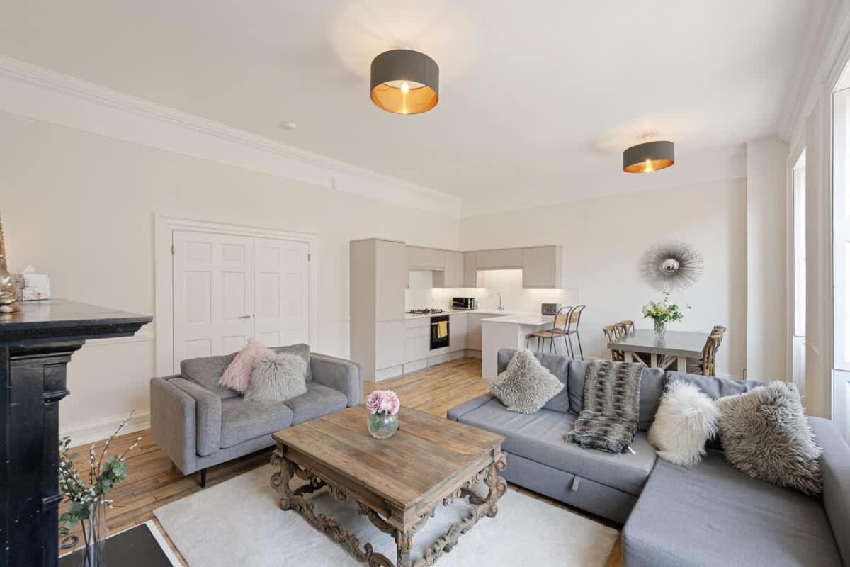 Large Luxury Centre Flat With Balcony Bristol