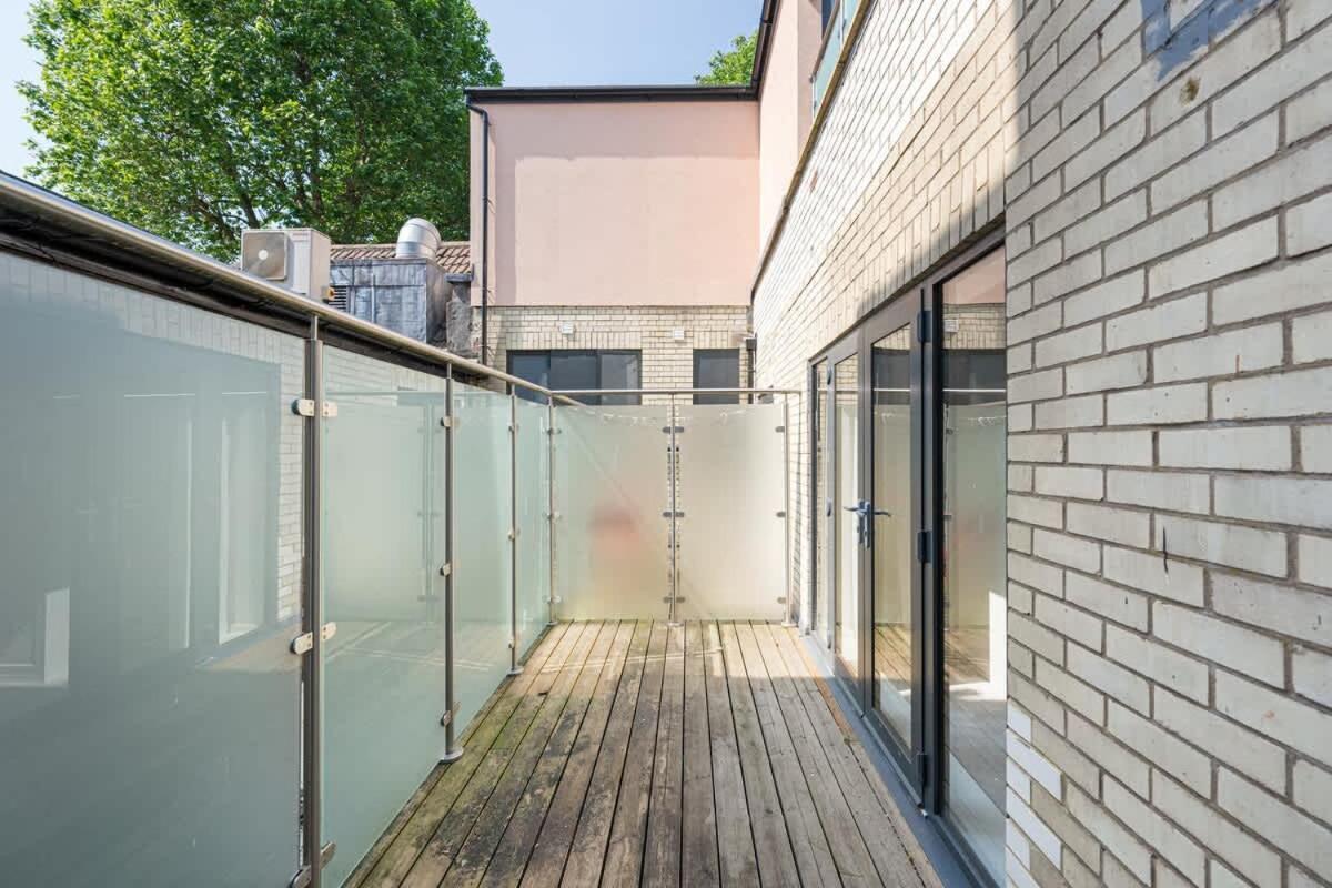 Large Luxury Centre Flat With Balcony
