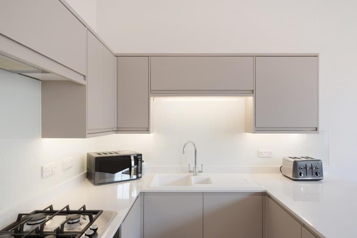 Apartment Large Luxury Centre Flat With Balcony Bristol