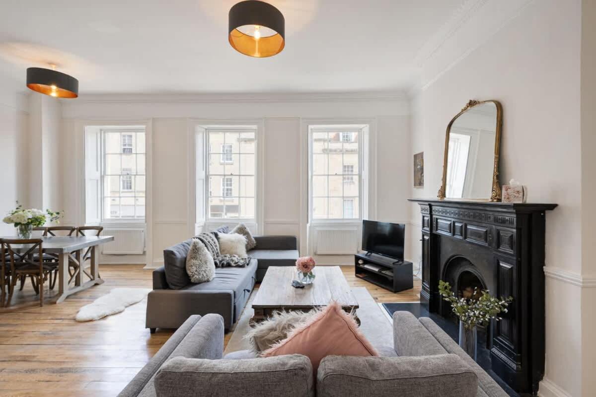 Large Luxury Centre Flat With Balcony * Bristol
