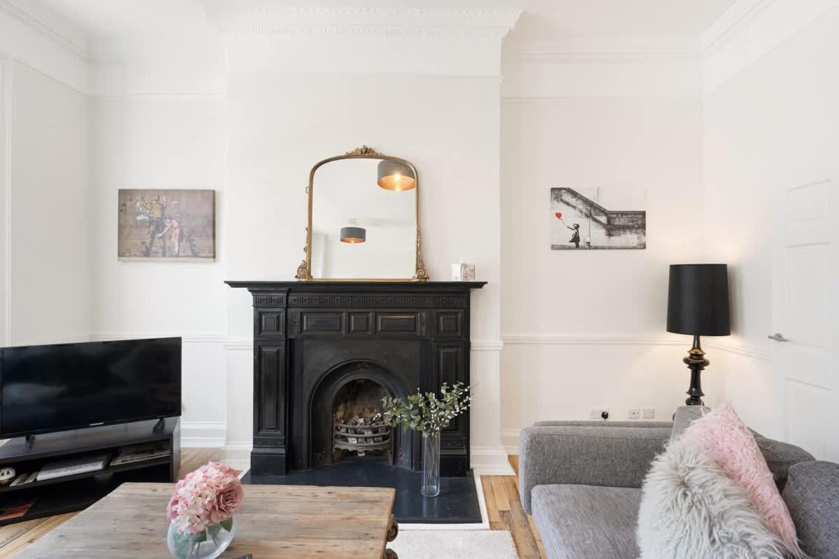 Apartment Large Luxury Centre Flat With Balcony