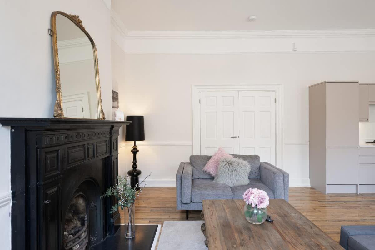 Large Luxury Centre Flat With Balcony Apartment Bristol