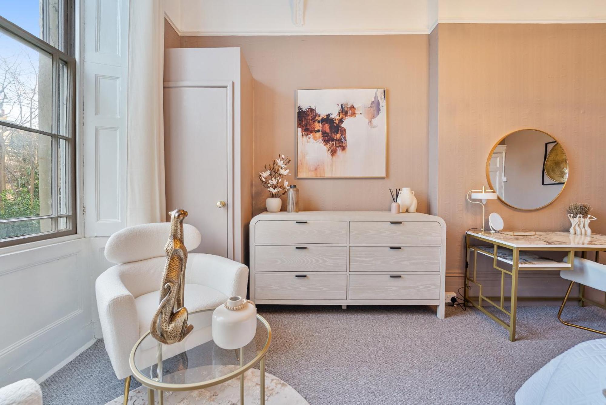 Apartment Exquisite 1-bed Flat In Clifton *