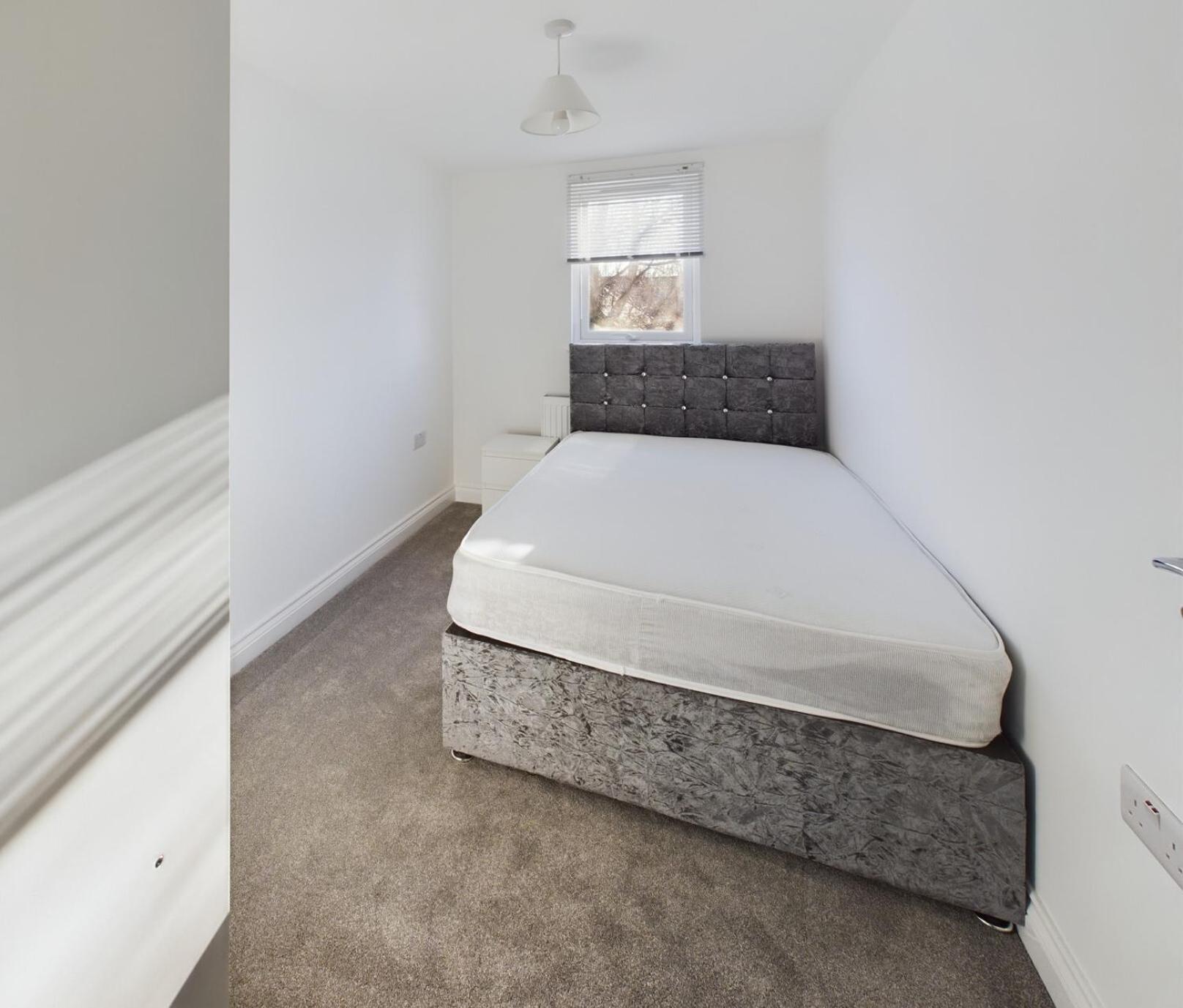Sleek 6-bed Townhouse With Garden * Bristol