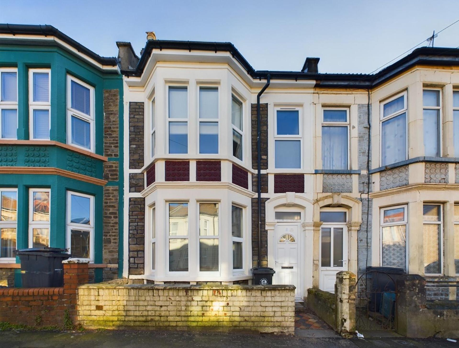 Sleek 6-bed Townhouse With Garden *
