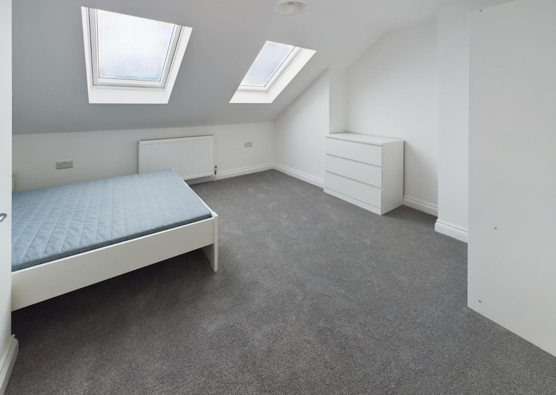 Sleek 6-bed Townhouse With Garden * Bristol