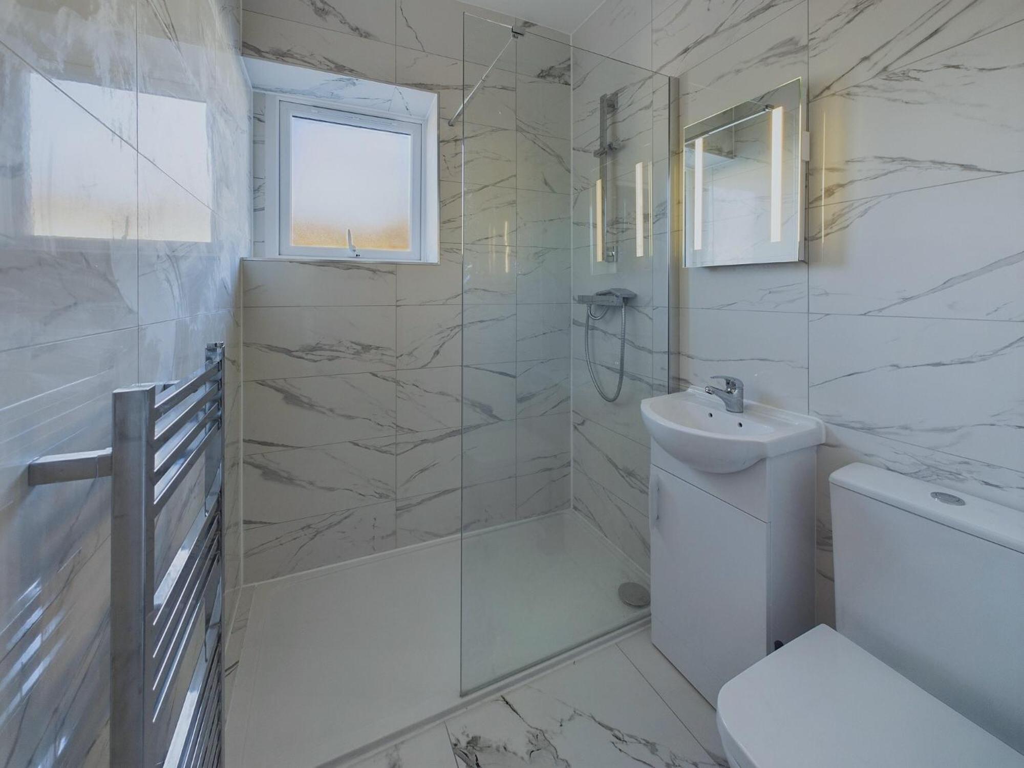 Sleek 6-bed Townhouse With Garden