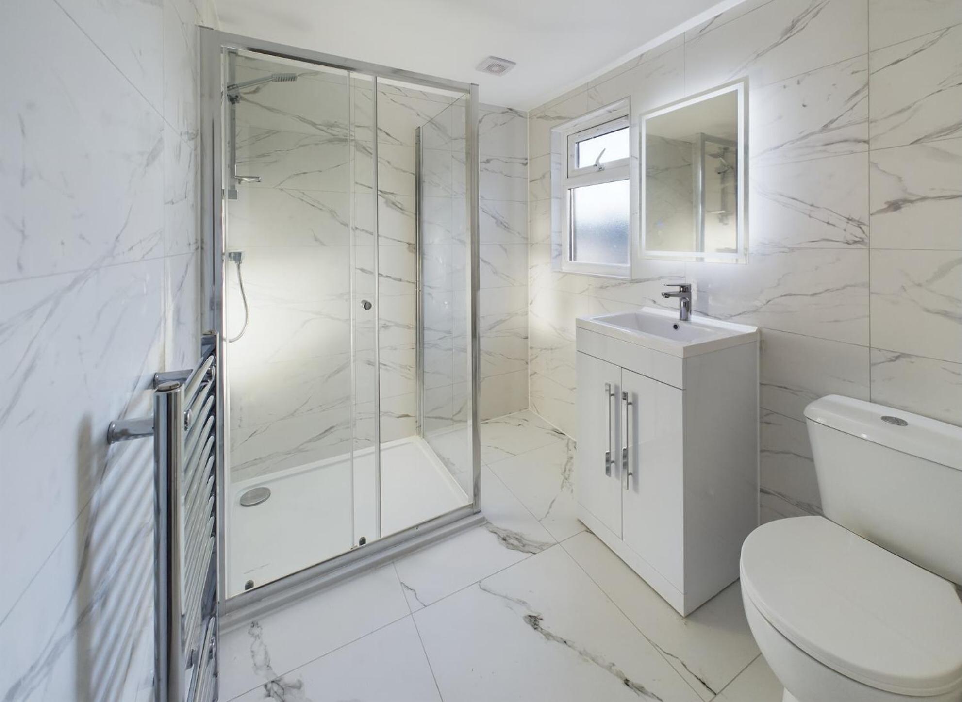 Sleek 6-bed Townhouse With Garden Holiday home Bristol