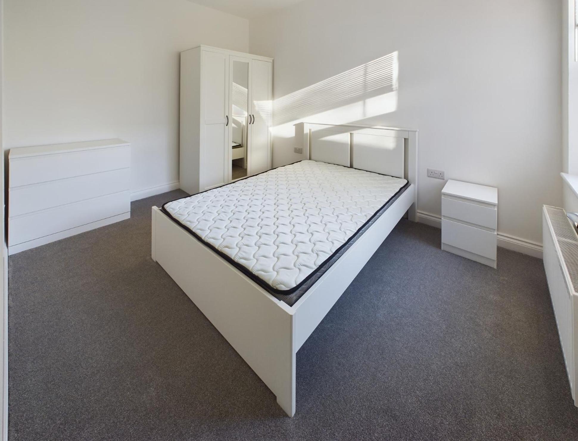 Sleek 6-bed Townhouse With Garden * Bristol