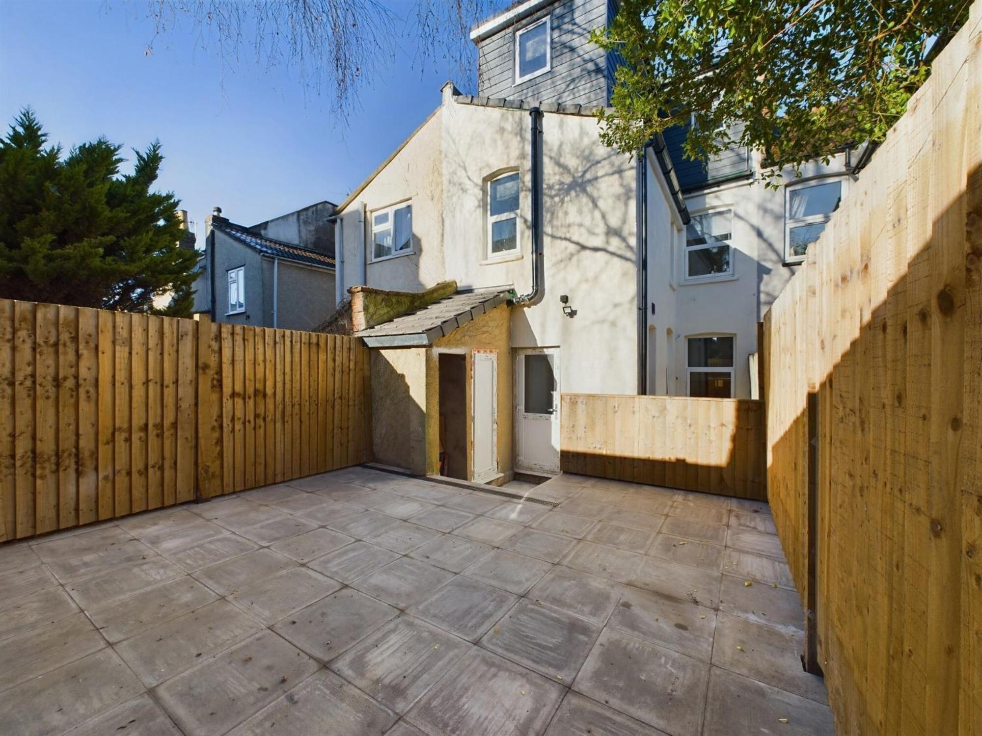 Holiday home Sleek 6-bed Townhouse With Garden