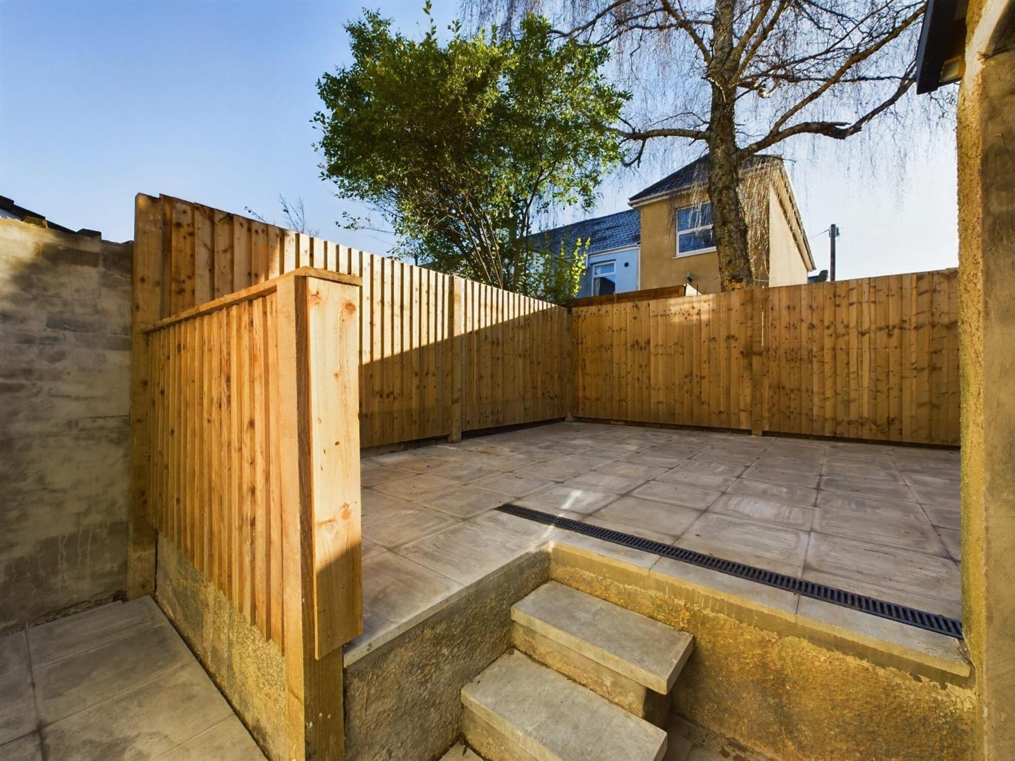 Sleek 6-bed Townhouse With Garden * Bristol