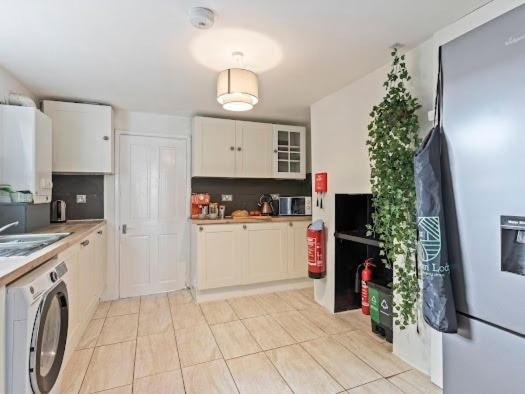 Holiday home Bs6 5 Bedroom 10 Beds Parking Bristol