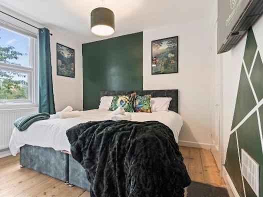 Holiday home Bs6 5 Bedroom 10 Beds Parking
