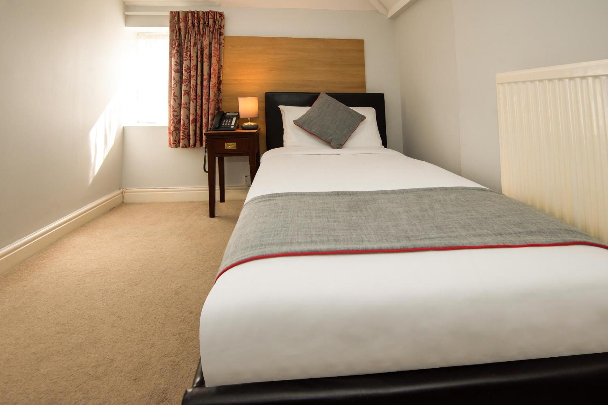 Oyo The Regency, Clifton 3* Bristol