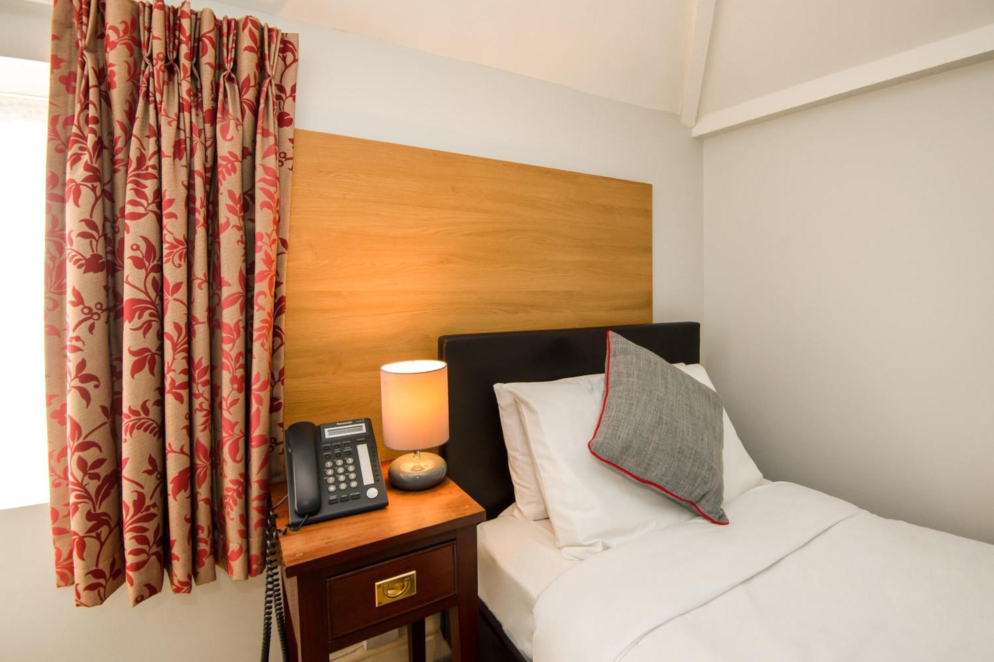 Oyo The Regency, Clifton Hotel