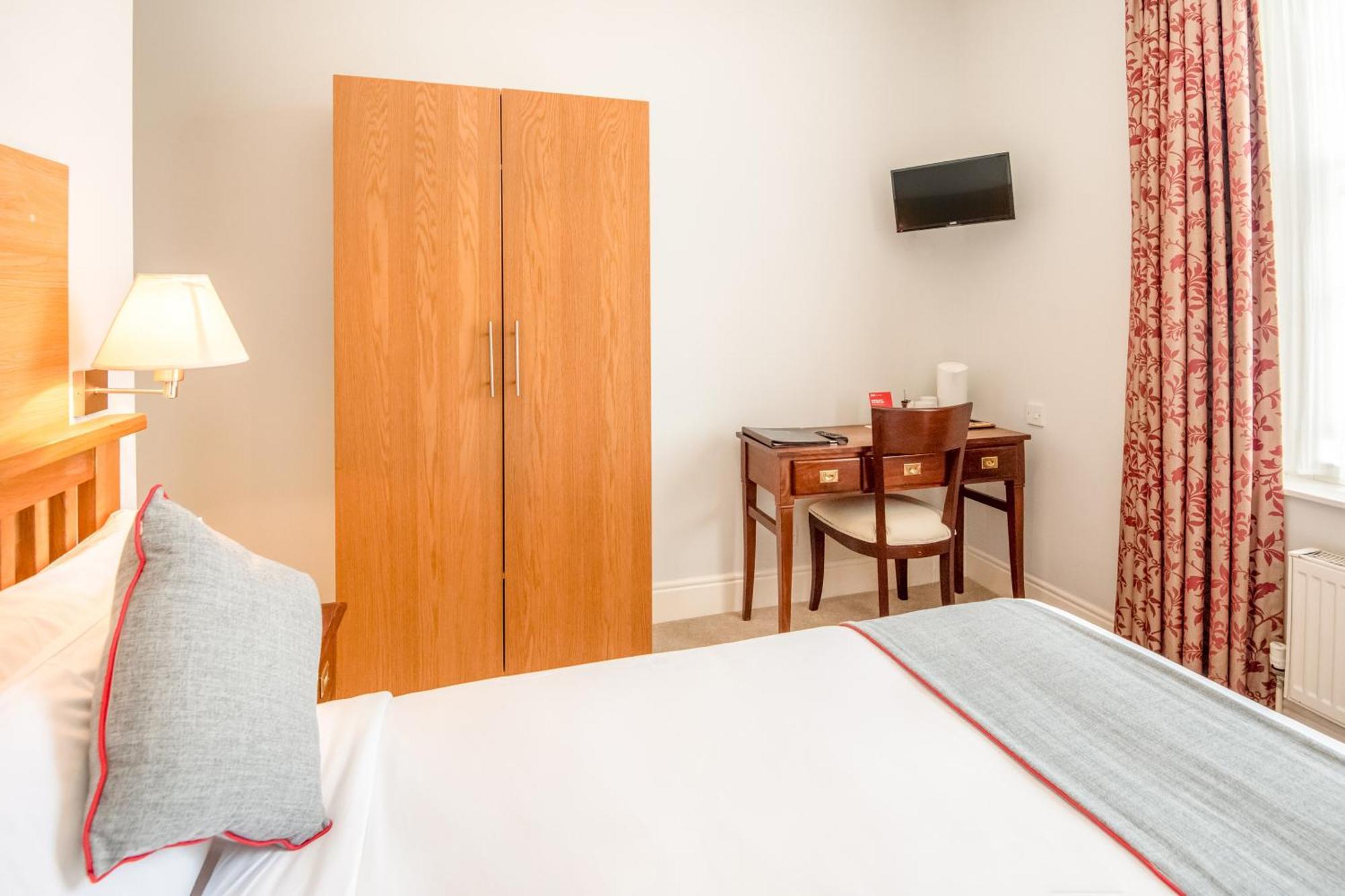 Oyo The Regency, Clifton Hotel
