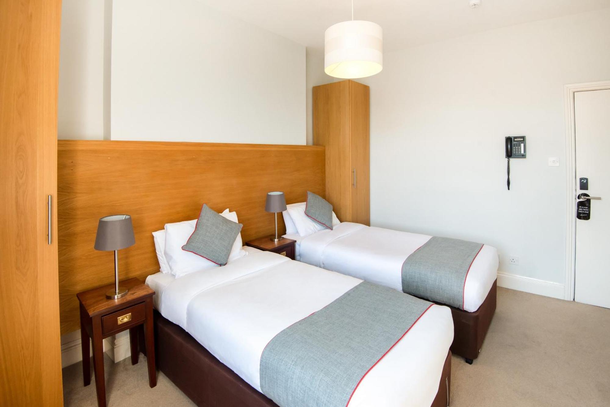 Oyo The Regency, Clifton