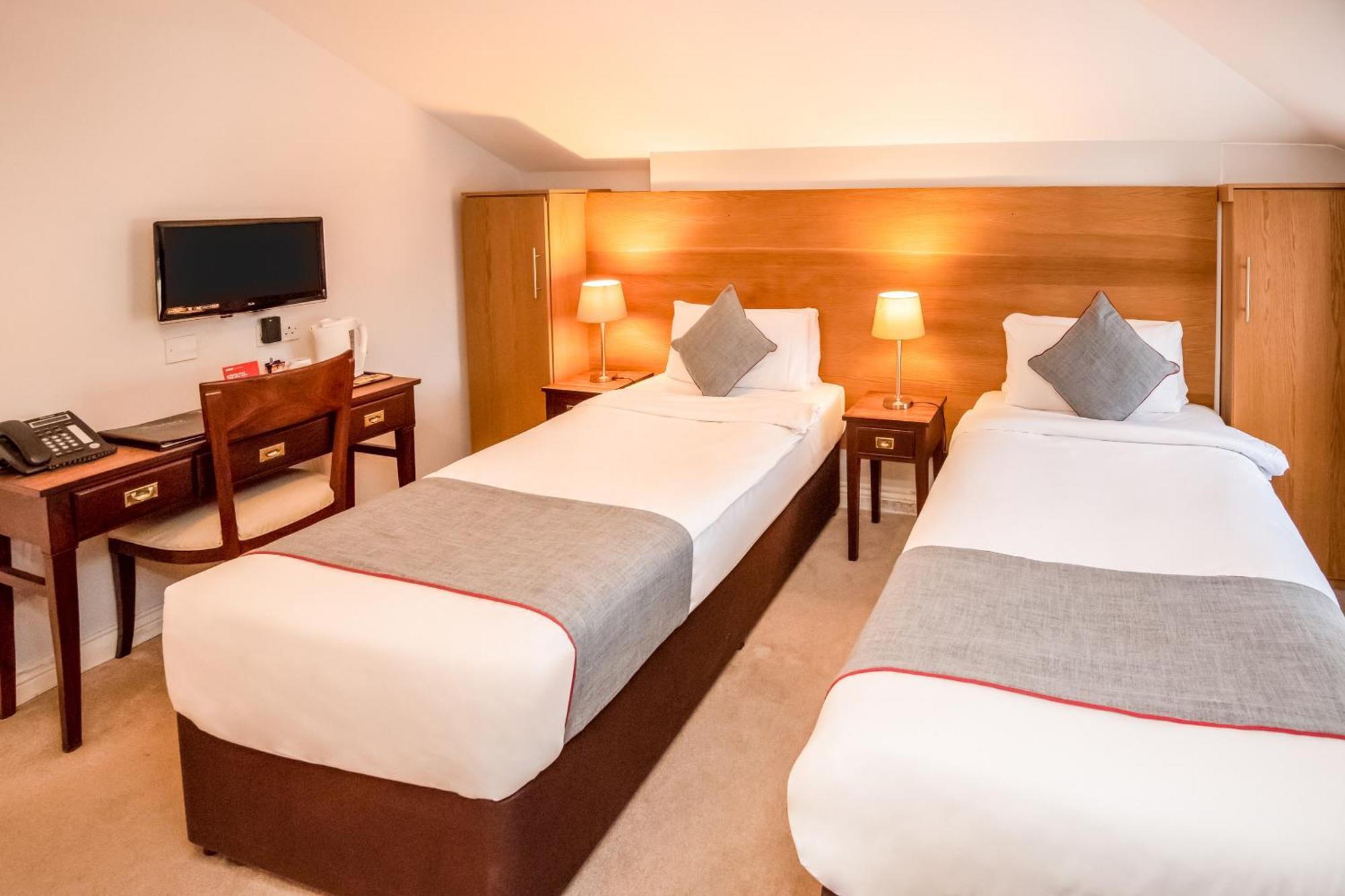 Oyo The Regency, Clifton Hotel