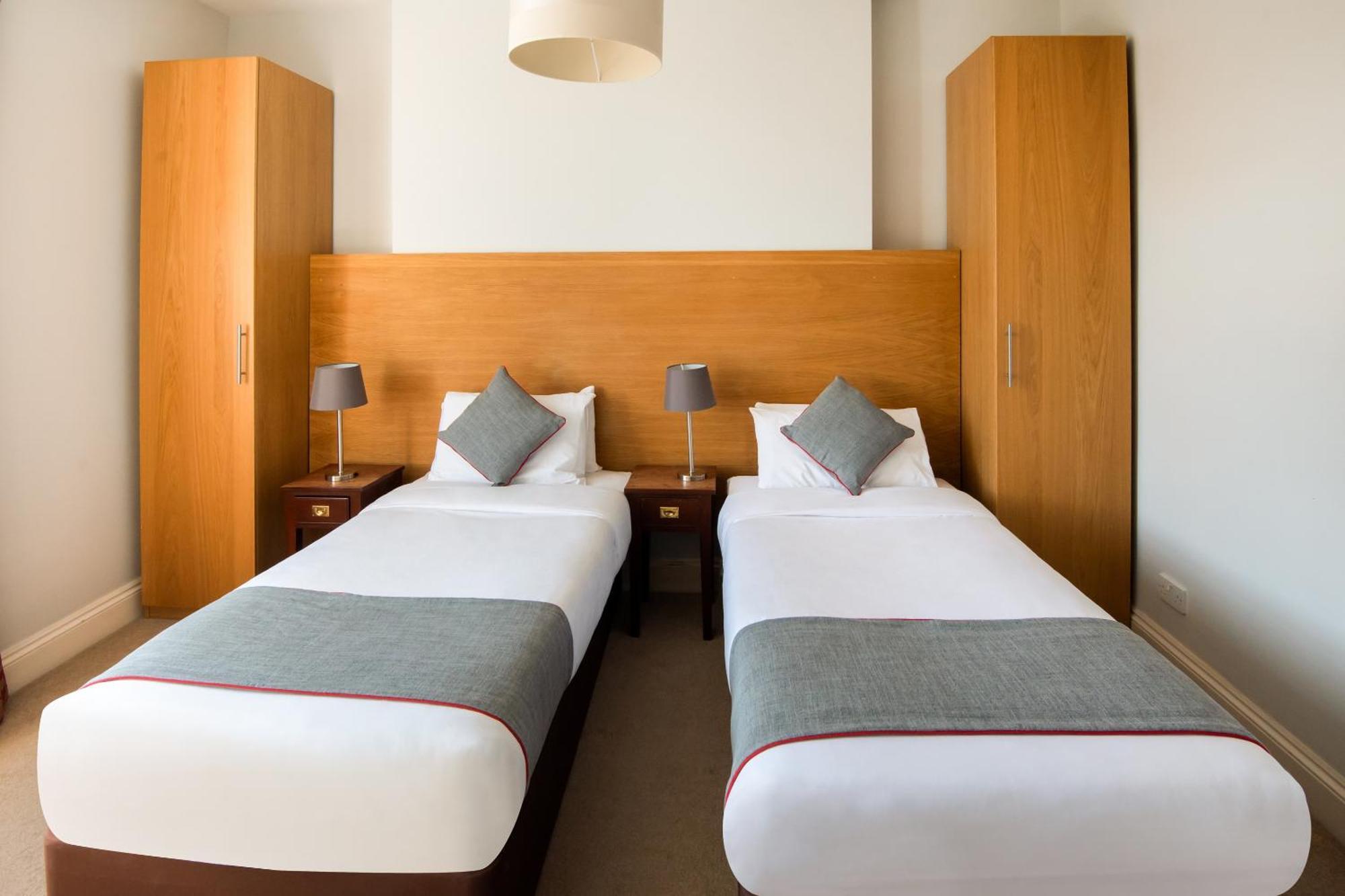 Oyo The Regency, Clifton Bristol