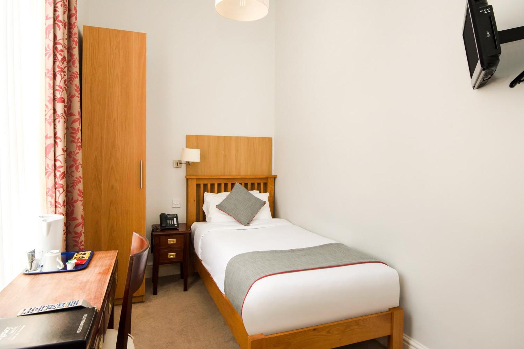 Oyo The Regency, Clifton 3* Bristol