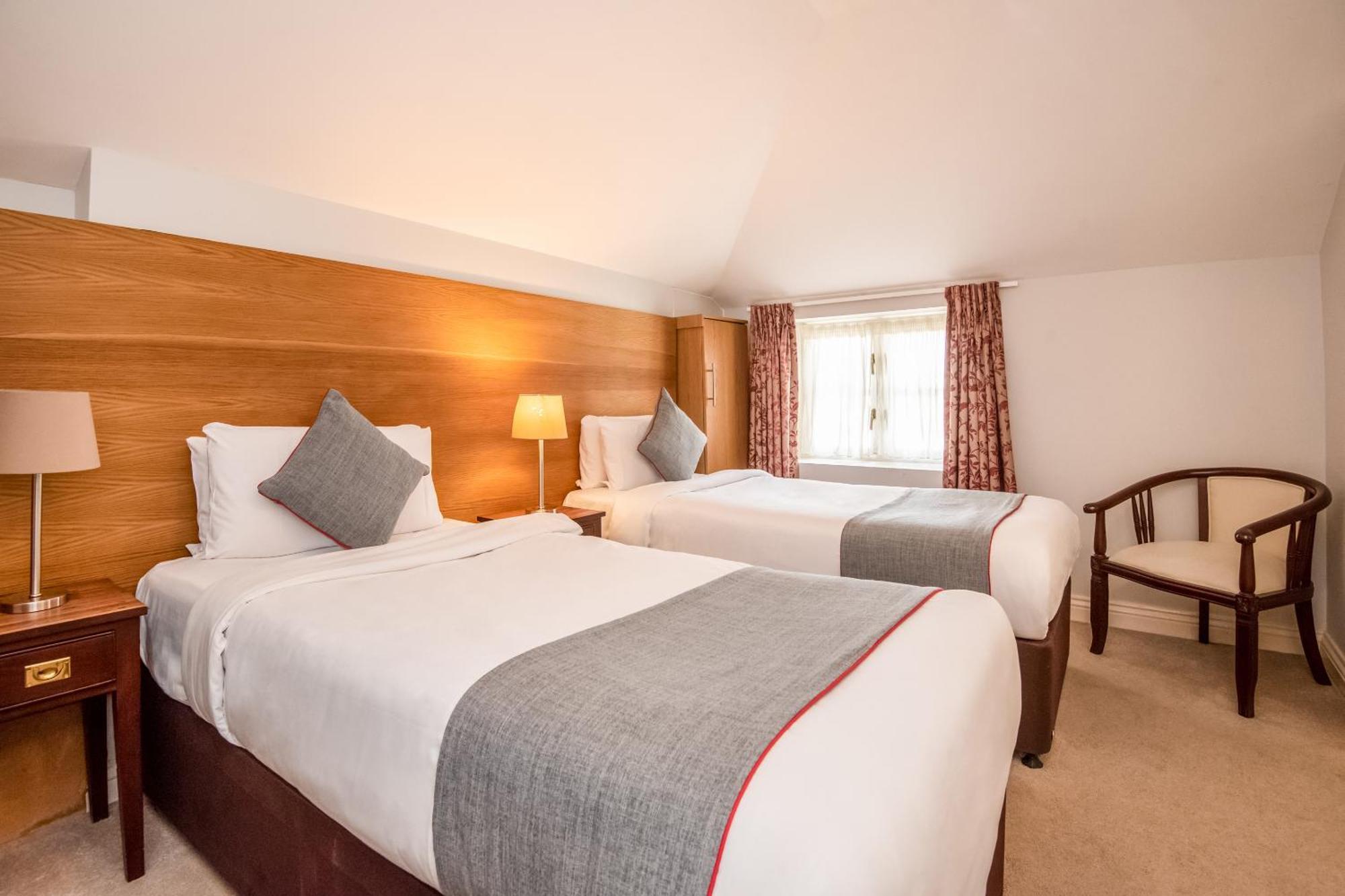 Oyo The Regency, Clifton Hotel