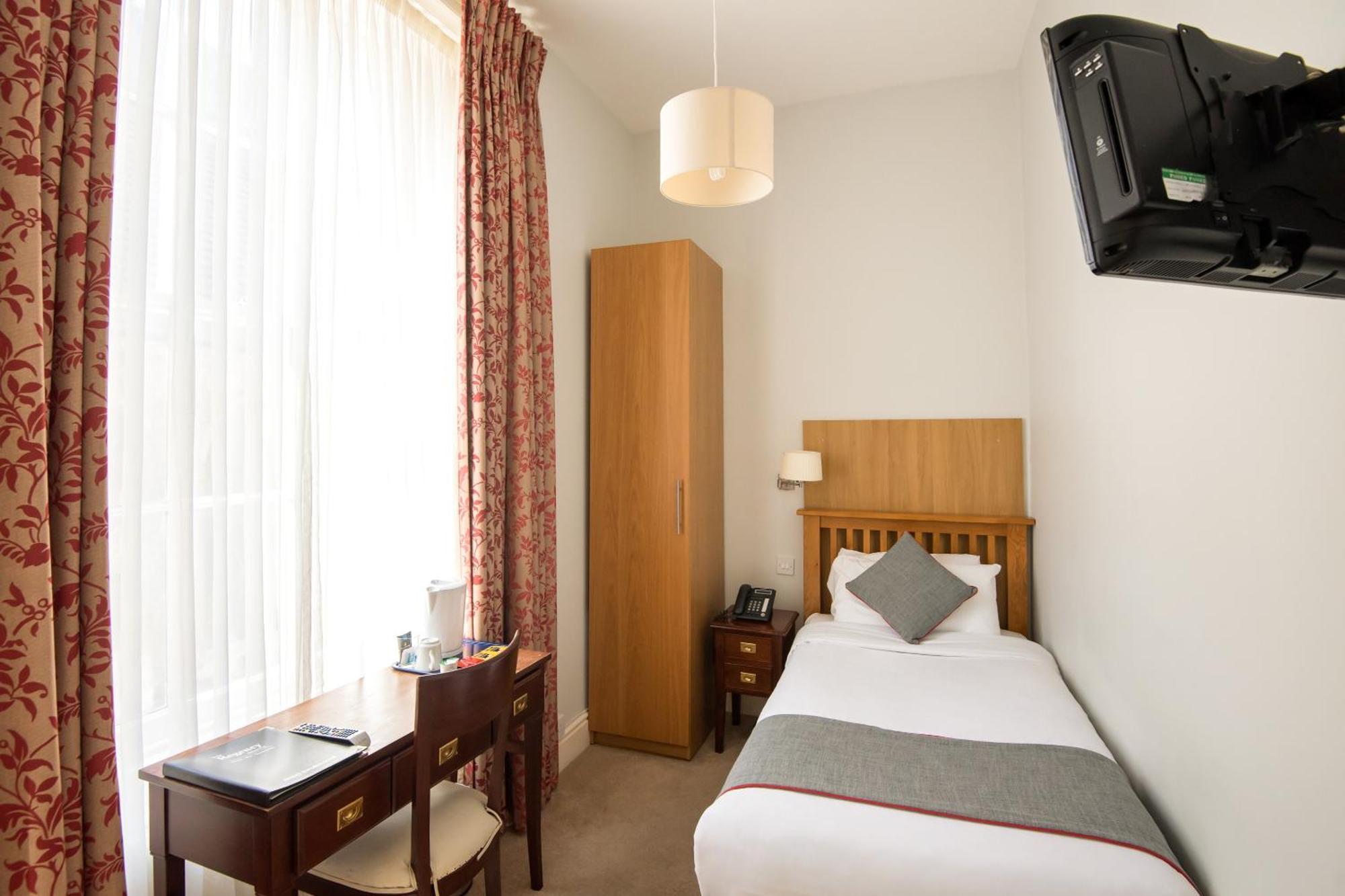 Oyo The Regency, Clifton Hotel 3*