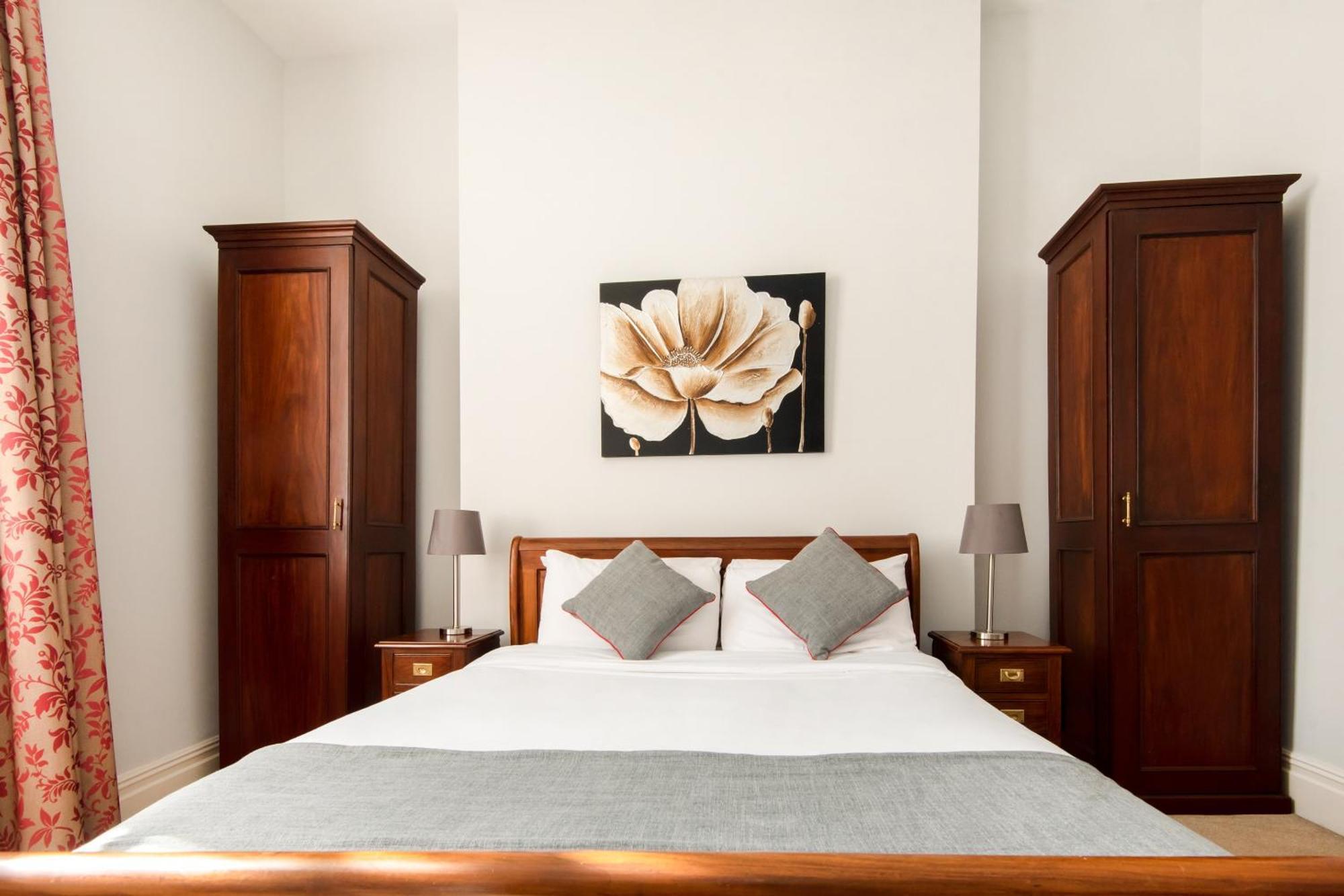 Hotel Oyo The Regency, Clifton 3*