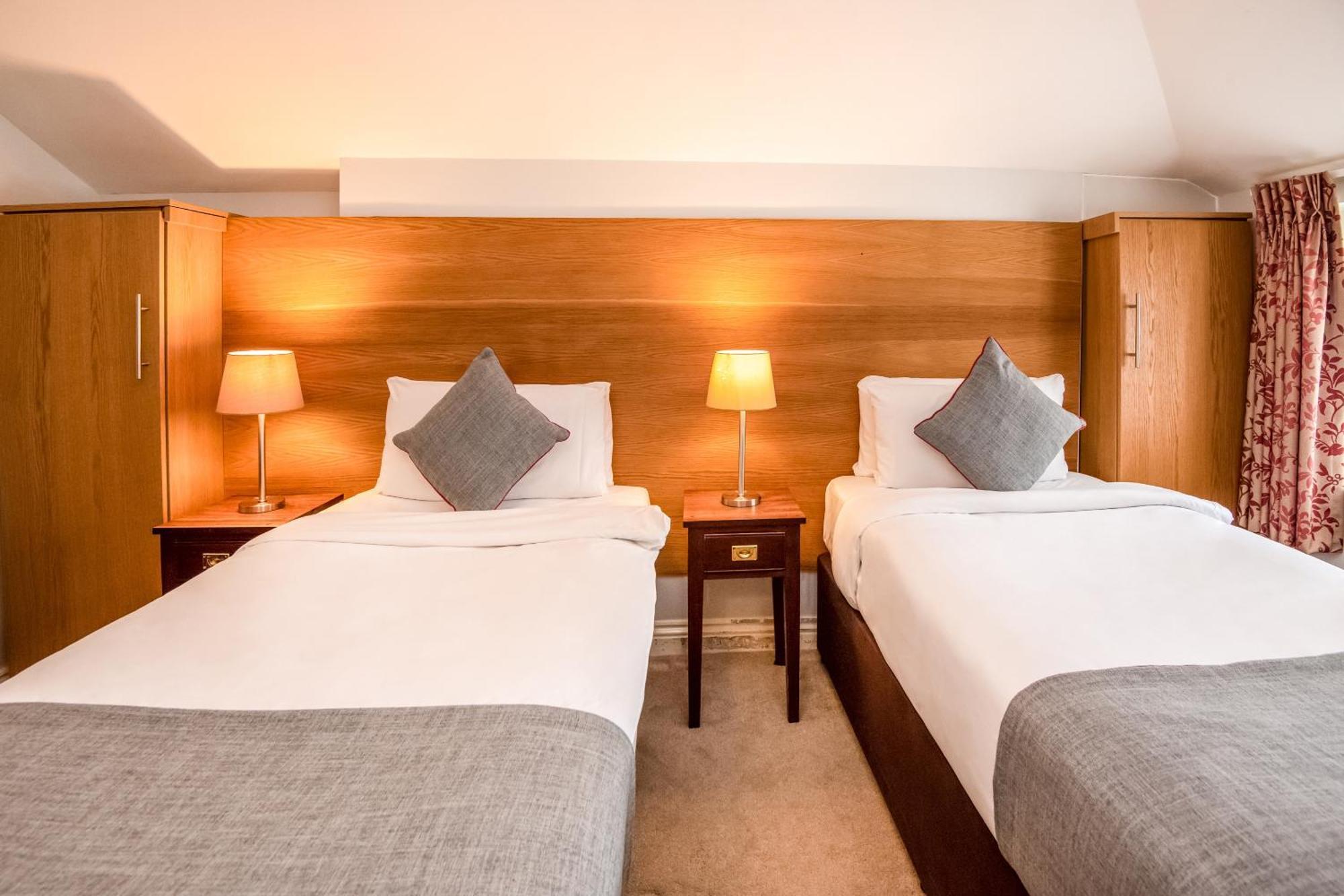 Oyo The Regency, Clifton 3*