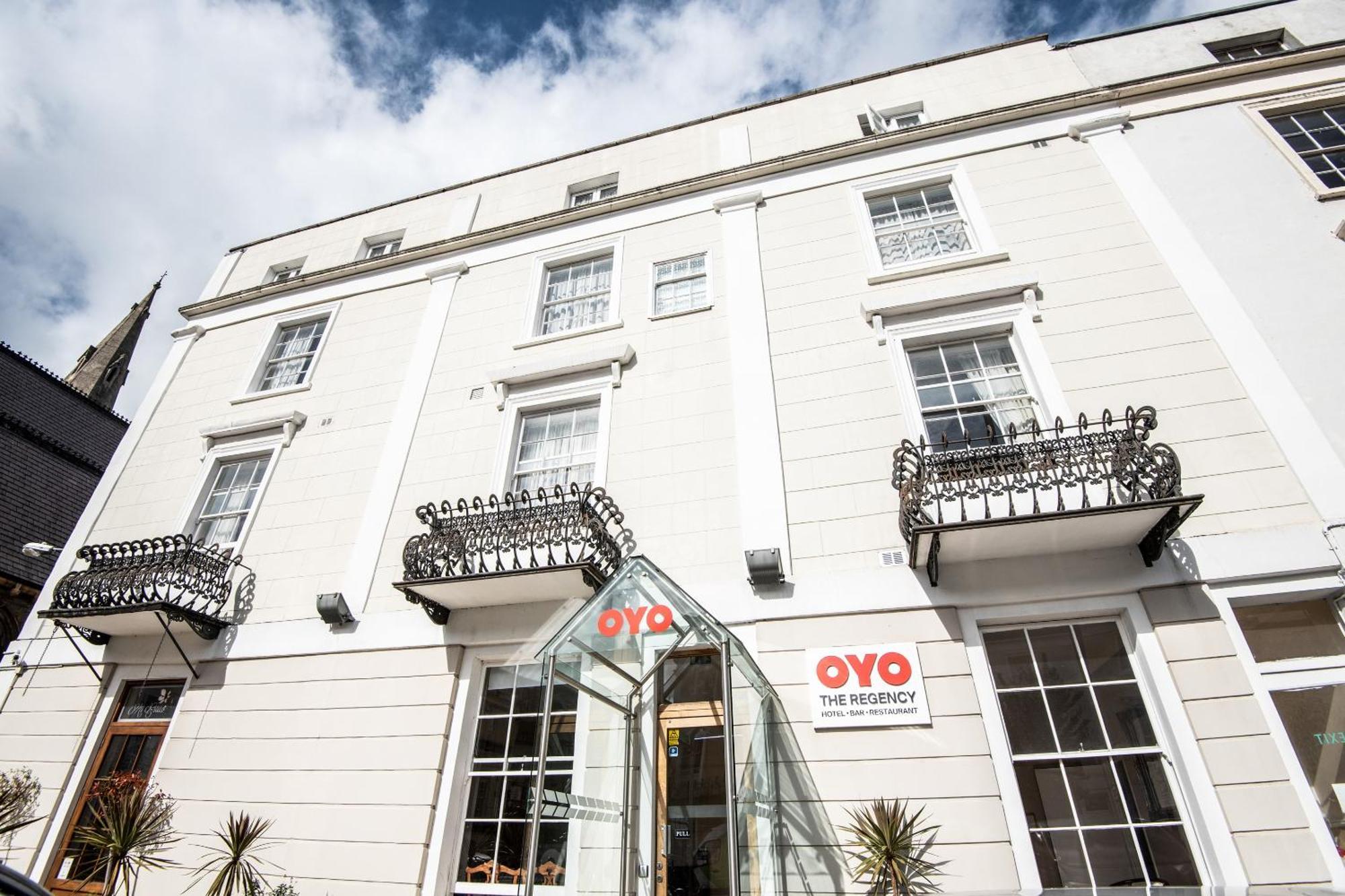 Oyo The Regency, Clifton Hotel