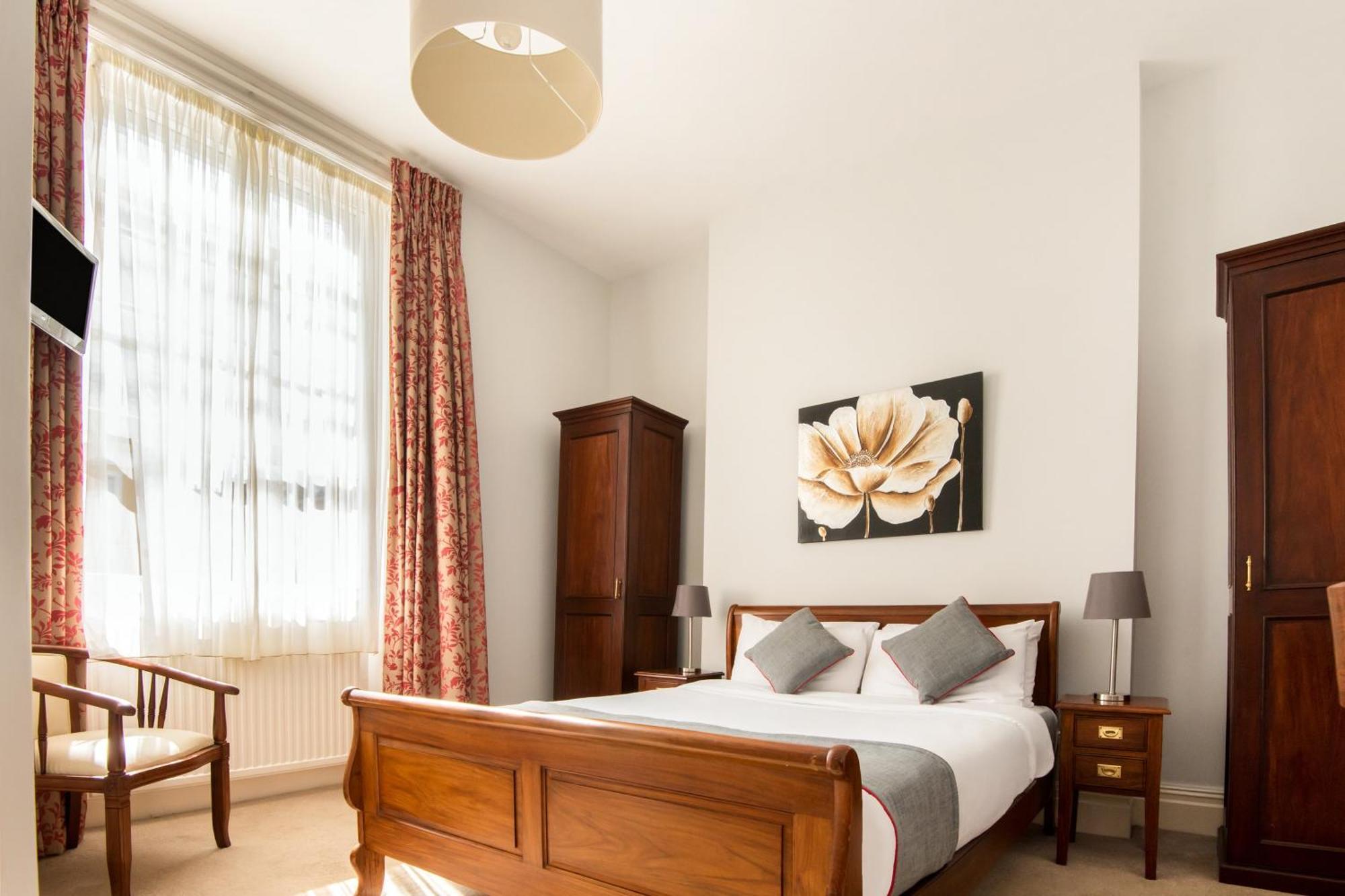 Oyo The Regency, Clifton Hotel 3*