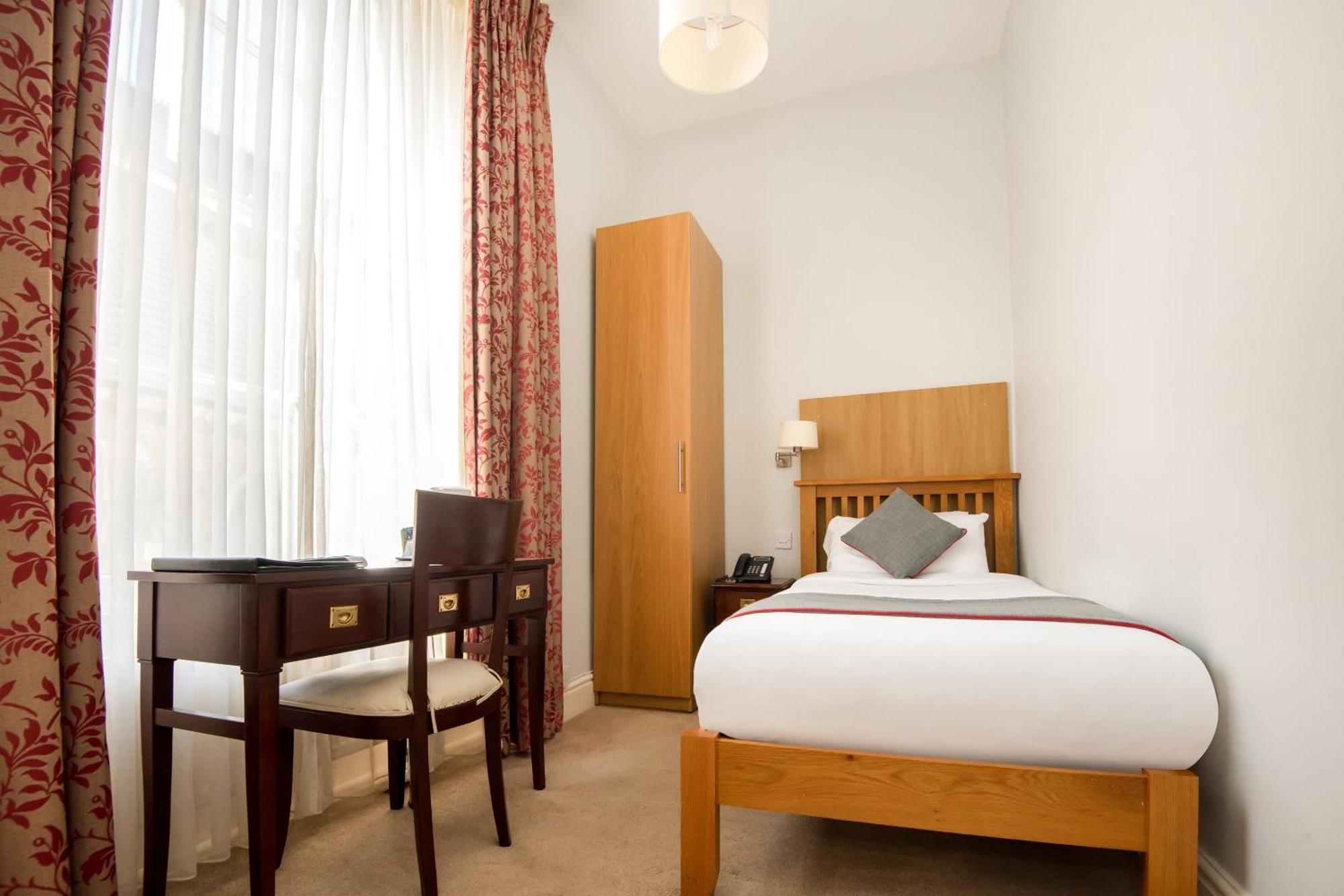 Oyo The Regency, Clifton 3*
