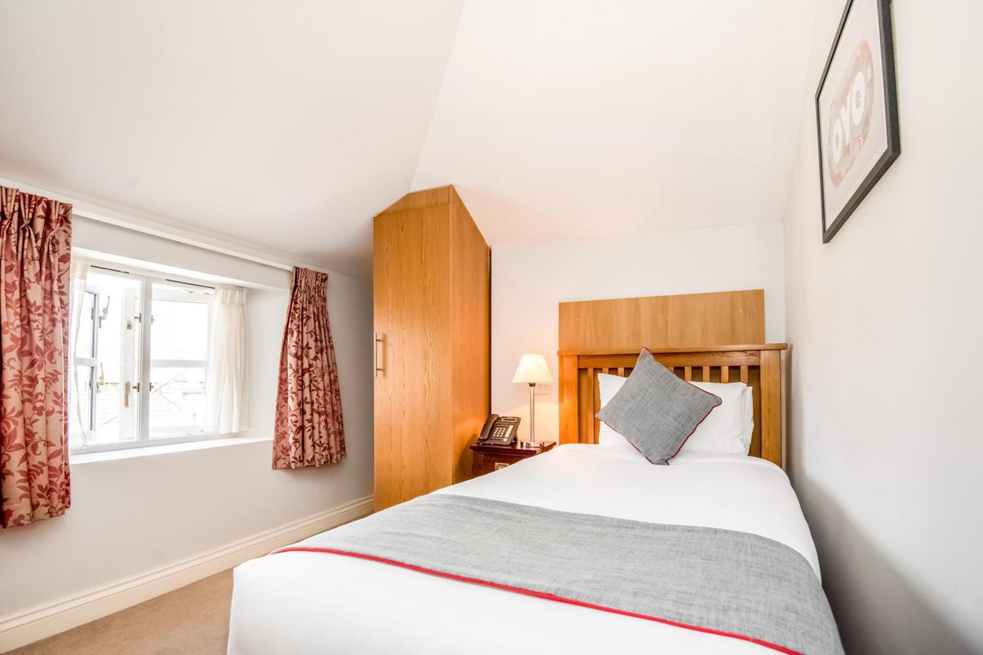 Oyo The Regency, Clifton 3* Bristol