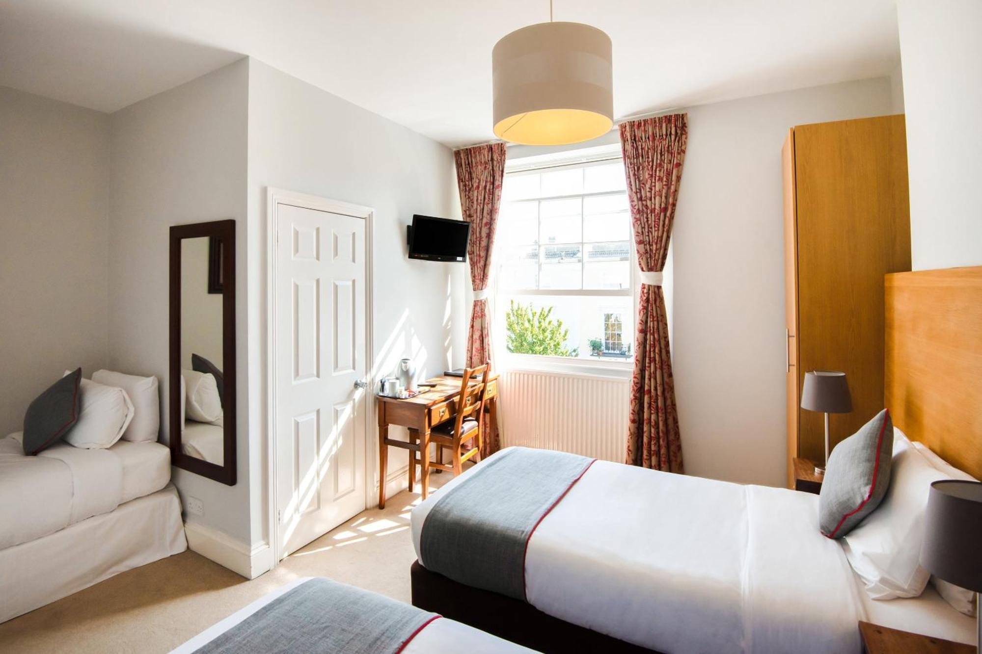 Oyo The Regency, Clifton
