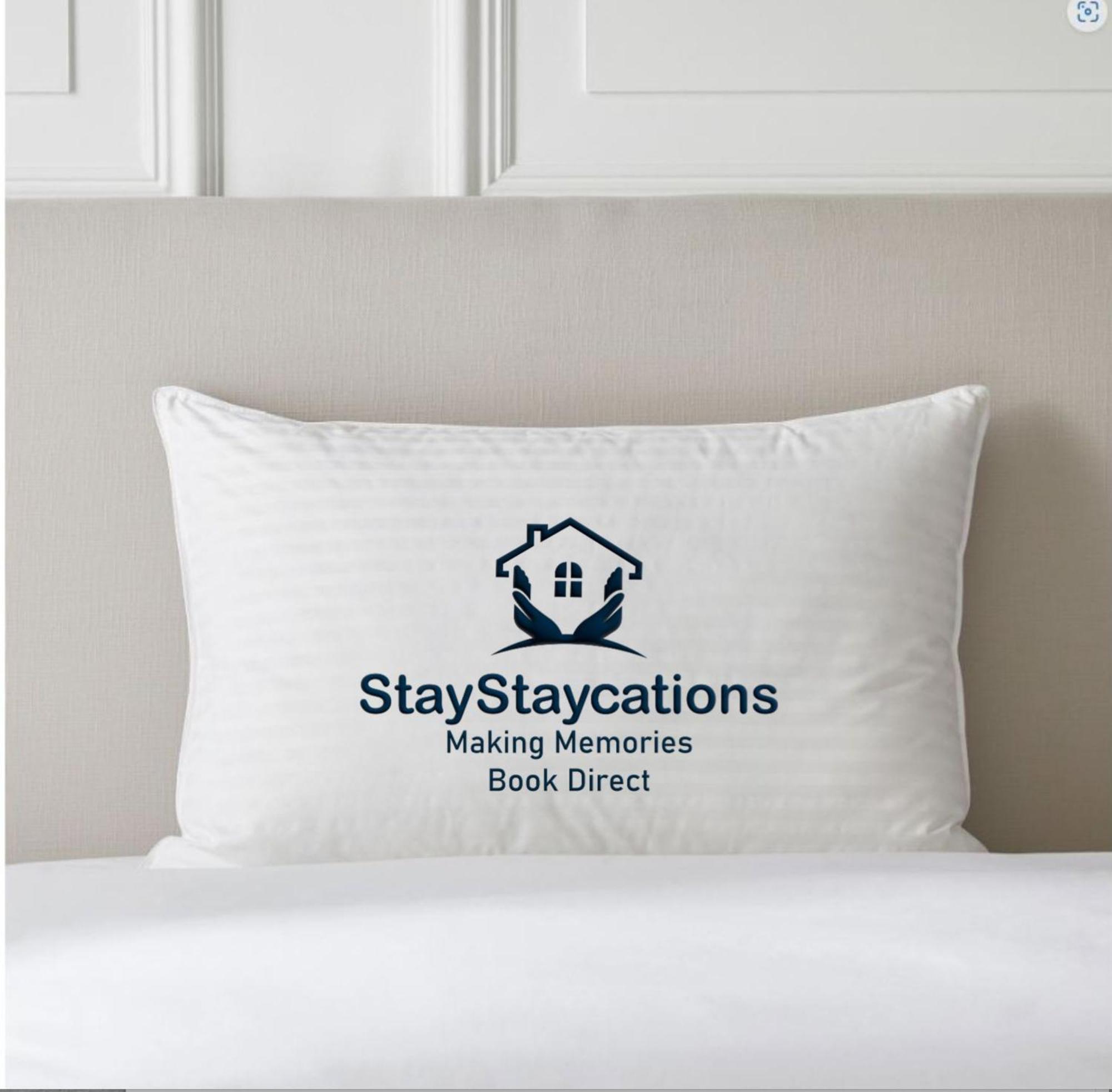 Dings House With Free Parking In Super South West Location By Staystaycations