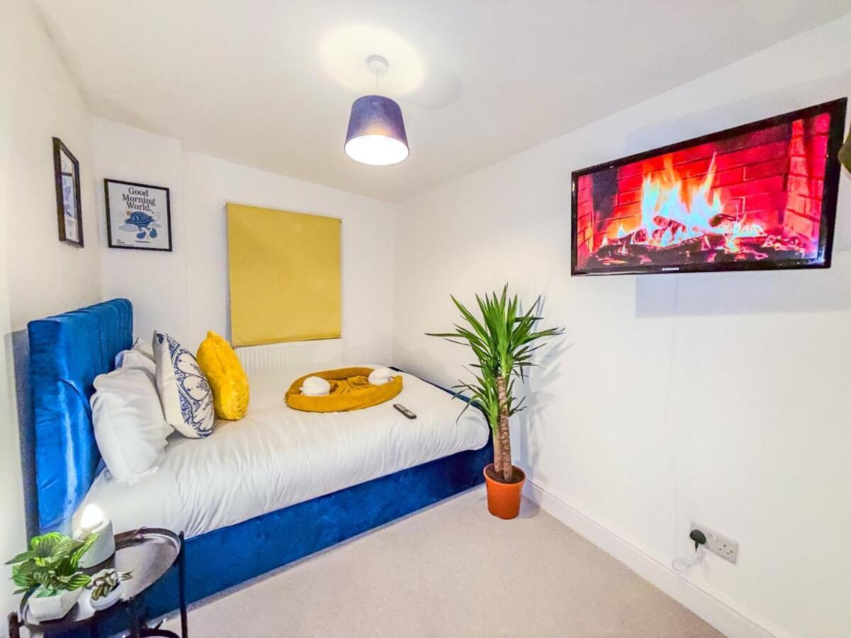 4 Bedroom Luxury By Altoluxoexperience Short Lets & Serviced With Free Wifi & Parking Holiday home *