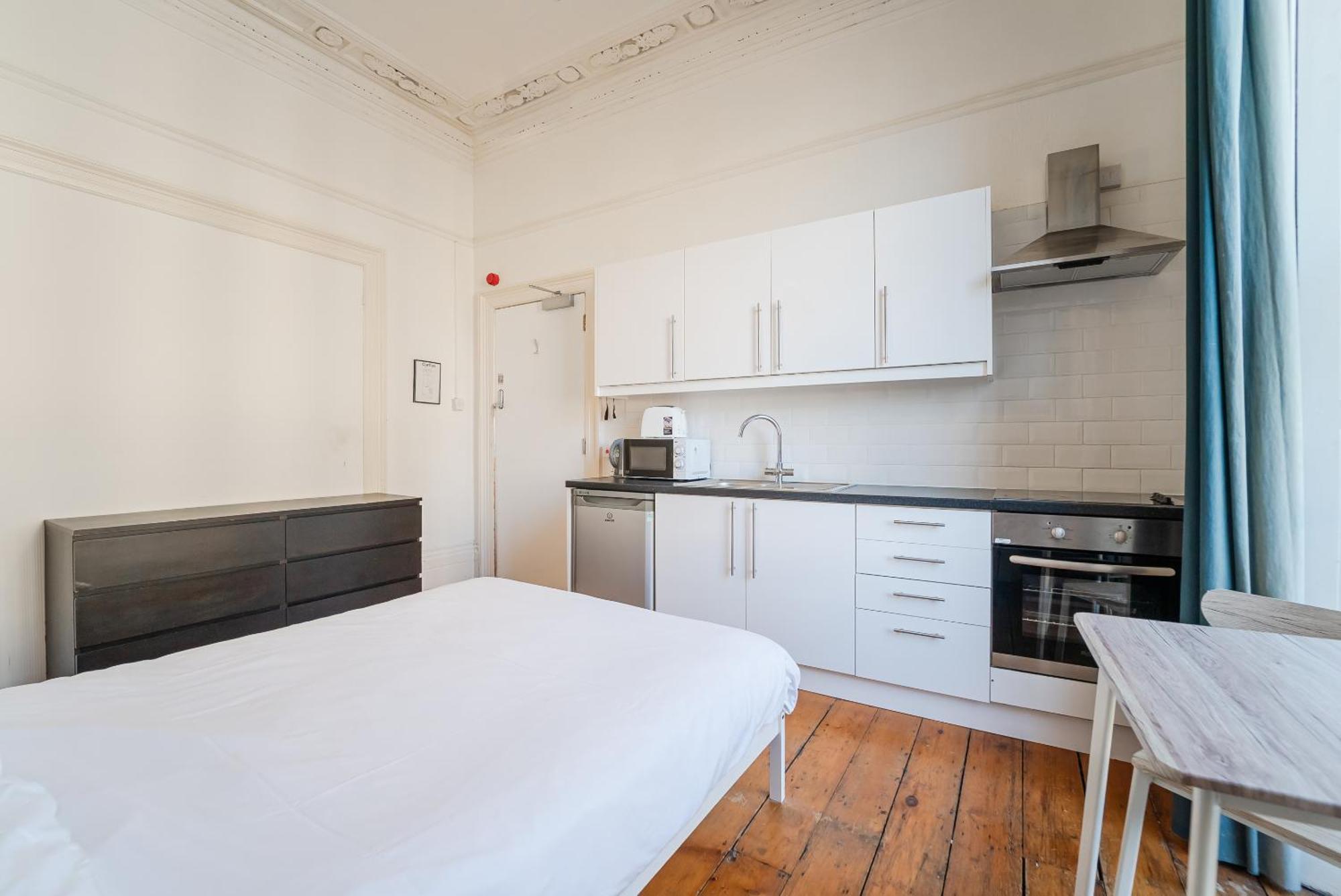 Apartment Georgian Shared House No'3 - By Clifton Short Lets