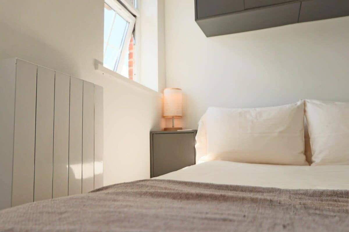One Bedroom Flat Near Whiteladies With Parking Bristol