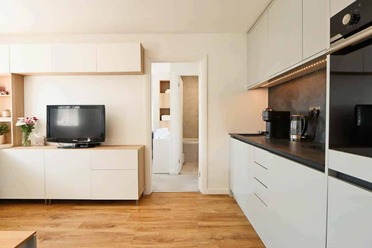 One Bedroom Flat Near Whiteladies With Parking * Bristol