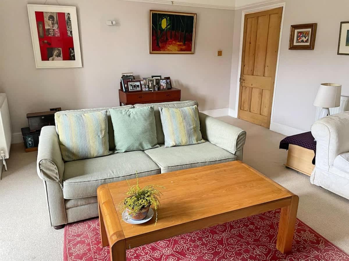 Cosy And Quiet Garden Flat Apartment *