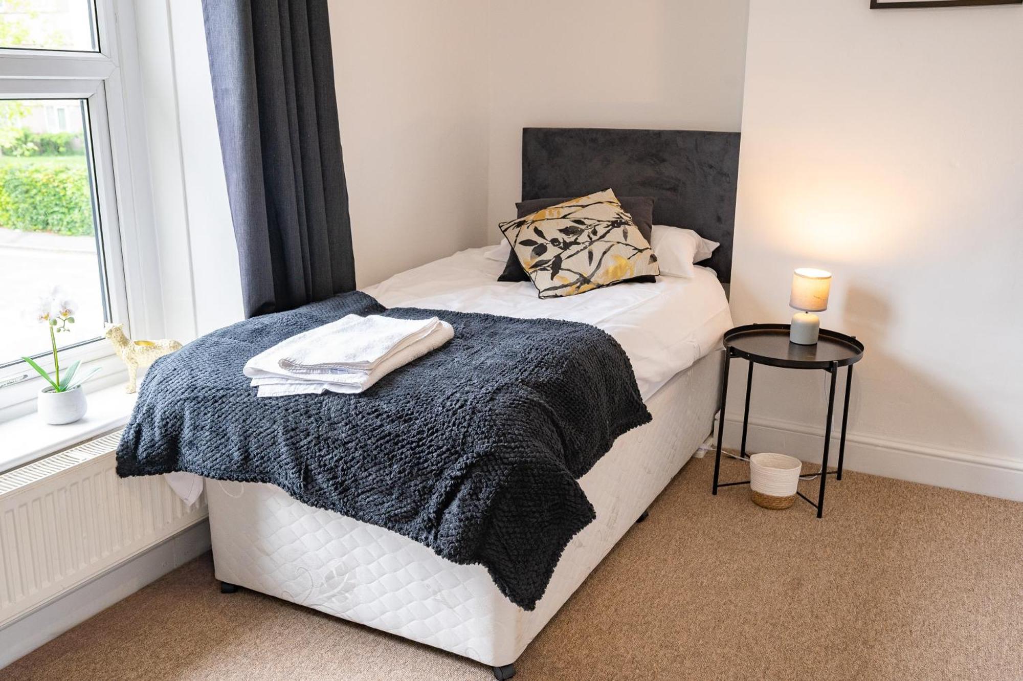 Stella's Cottage- Cute Traditional In South West By Staystaycations Holiday home