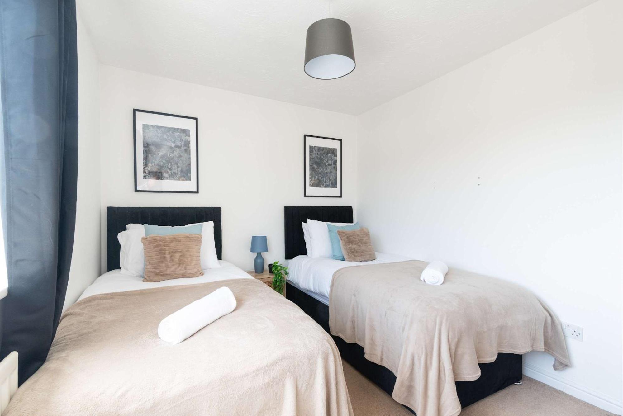 Apartment Five Bedroom With Large Dining Area Bristol