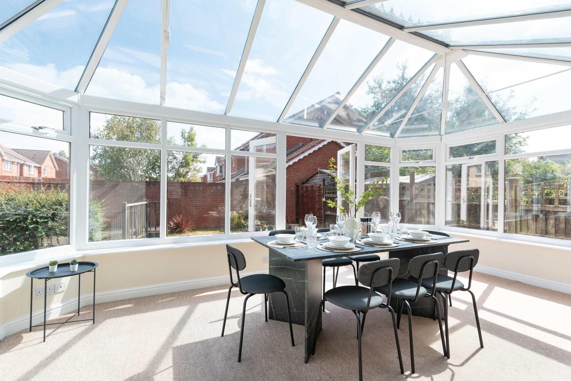 Five Bedroom With Large Dining Area *