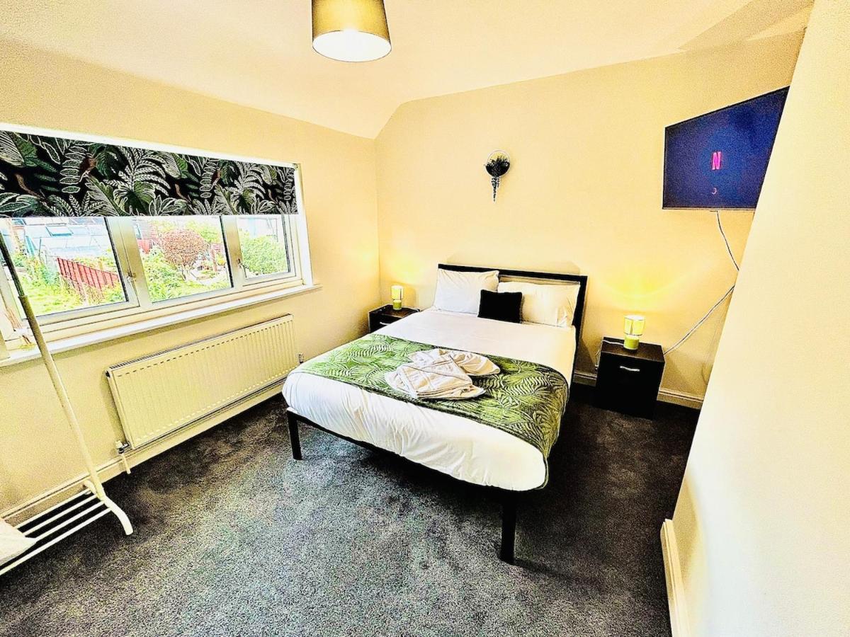 Holiday home Stylish & Cosy 3 Bedroom By Altoluxoexperience Short Lets & Serviced With Free Wifi & Parking