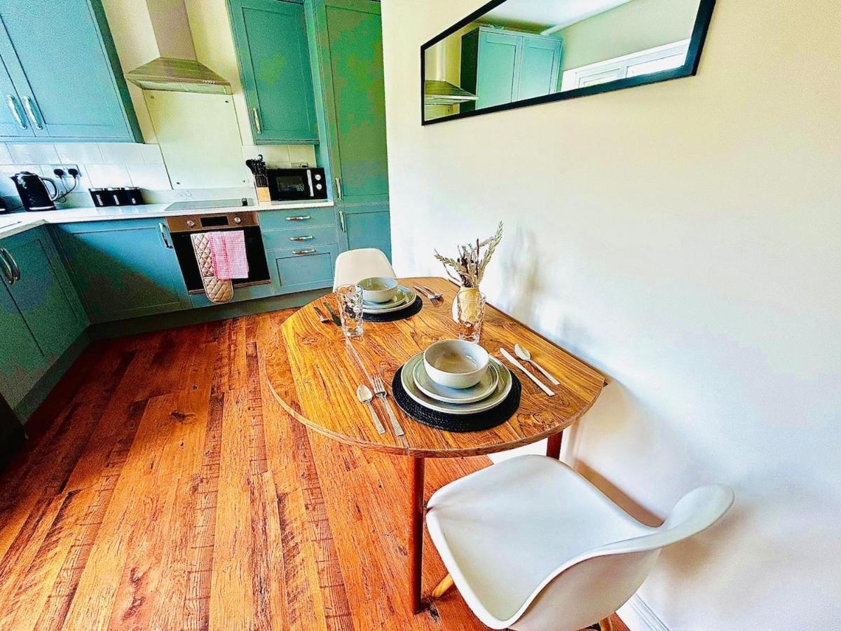 Stylish & Cosy 3 Bedroom By Altoluxoexperience Short Lets & Serviced With Free Wifi & Parking Holiday home Bristol